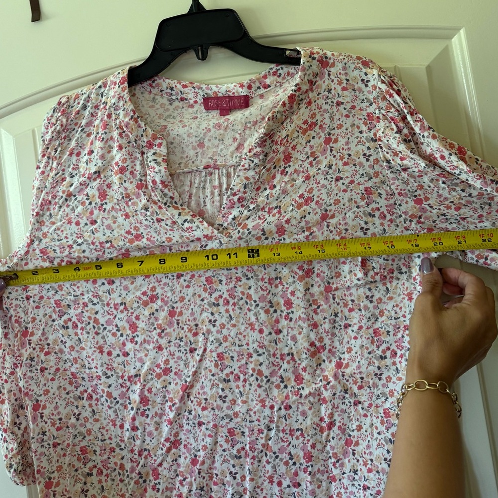 Rose and Thyme Floral Blouse - Picture 3 of 4